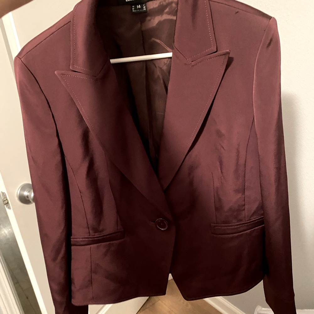 Ellen Tracy Blazer. Size 14. Gently used. Nice soft lining.